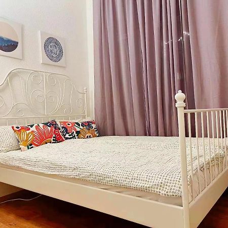 Familienfreundliches Apartment Im Zentrum Fuer Geschaeftsreisen Und Privat Dresda Esterno foto